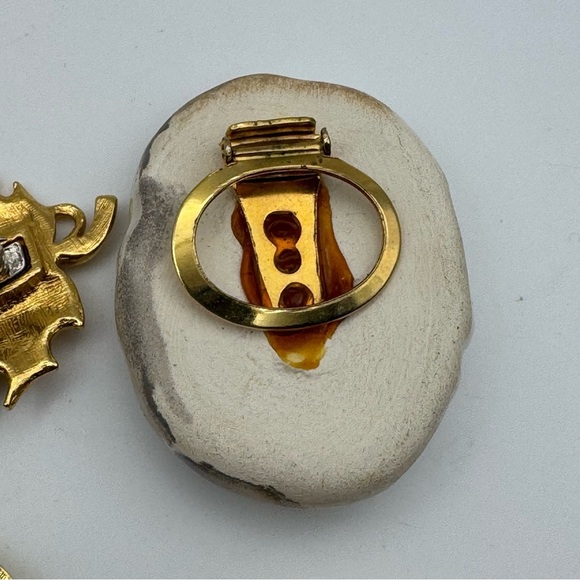 Vintage 70s 80s brooch pin lot Avon Gold Toned Craft Clip Bonus - Picture 8 of 9